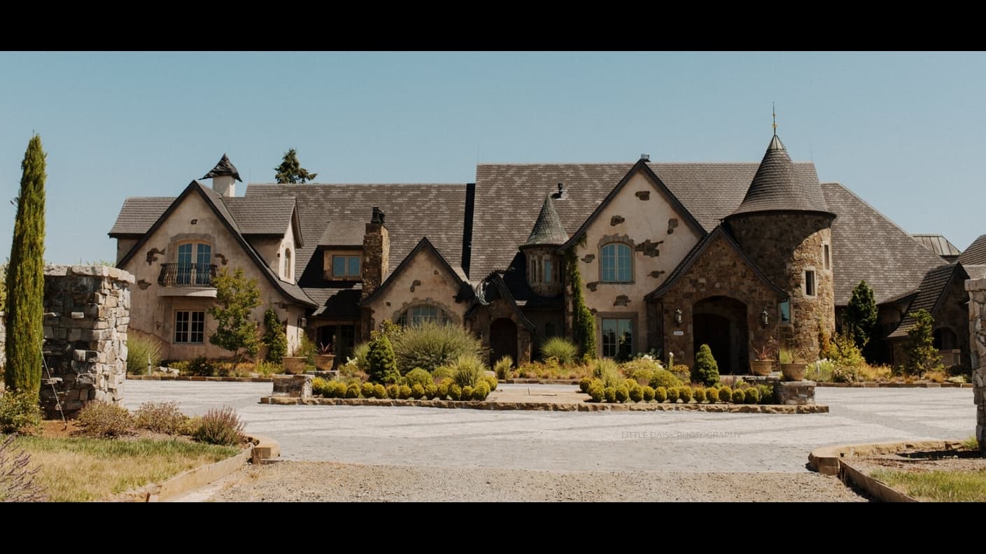 Chateau de Lis in Oregon City
